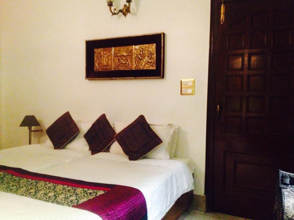 Master Bed And Breakfast Нью-Дели Номер фото